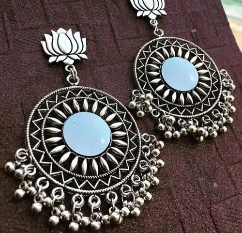 What things you should keep in mind to choose the right earrings?